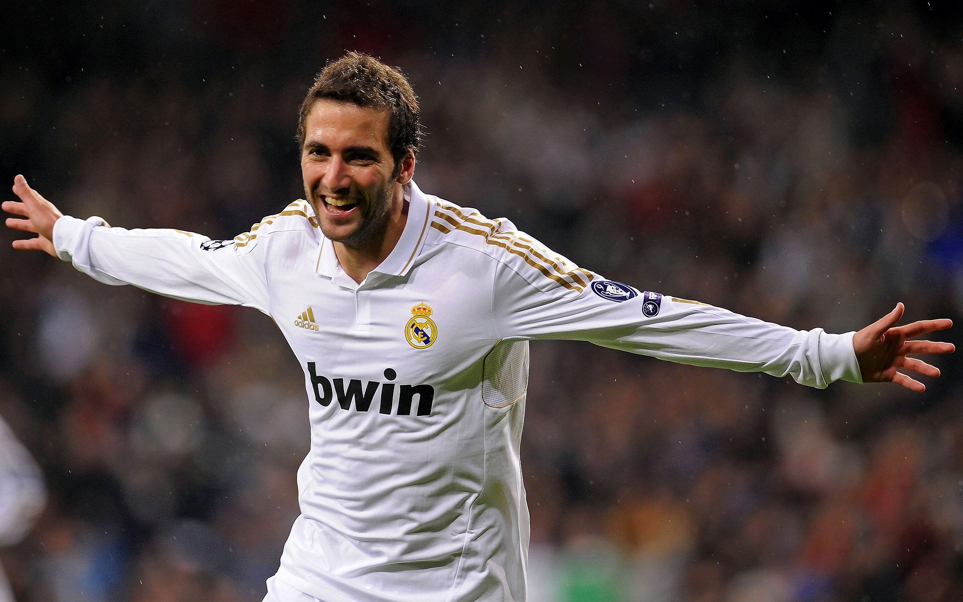 西亚卡姆重返赛场，引爆瑞士赛场，首场助攻尽显全能风采